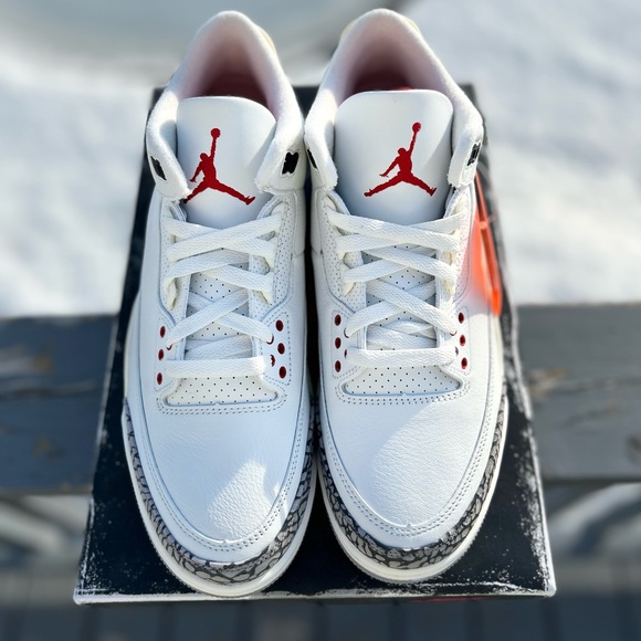 Air Jordan 3 Retro White Ciment - Picture 6 of 11